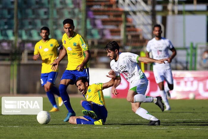 رقابت نزدیک سرخابی‌ها در شب سقوط نفت و پیگیری پرونده فساد فوتبال توسط AFC