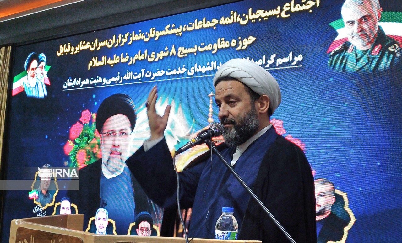 شهید آیت الله رئیسی التیام آلام و گوش شنوای گلایههای مردم بود شهید آیت الله رئیسی التیام آلام و گوش شنوای گلایههای مردم بود