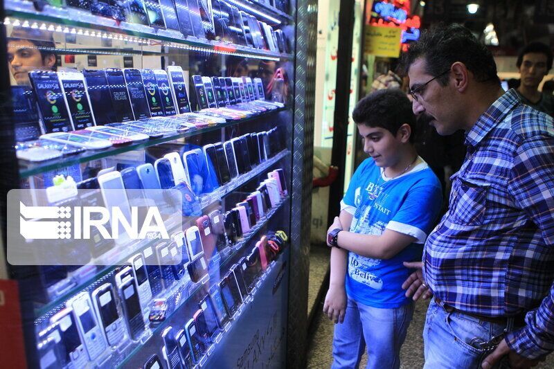 Iran imports over 1.3m cellphones in two months