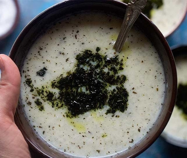 طرز تهیه سوپ عدس و ماست خوشمزه به روش ترکیهای