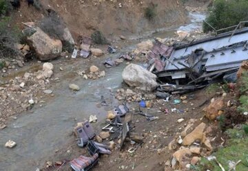 سانحه رانندگی در پاکستان جان دست‌کم ۲۸ نفر را گرفت