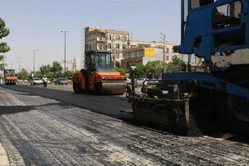 پیشرفت ۴۰ درصدی پروژه بهسازی و روکش آسفالت ایوان