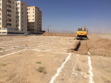 آغاز طرح جهادی آماده سازی زمین پروژه پنج هزار واحد مسکونی در شهر مهستان + فیلم