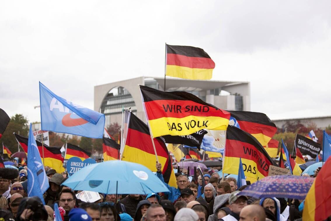 Rechtsextreme Politik nimmt in Deutschland inmitten der Migrationswellen von 2014 bis 2024 stark zu