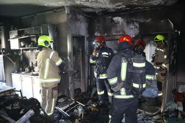 آتش سوزی ساختمانی چهار طبقه در مشهد مهار شد