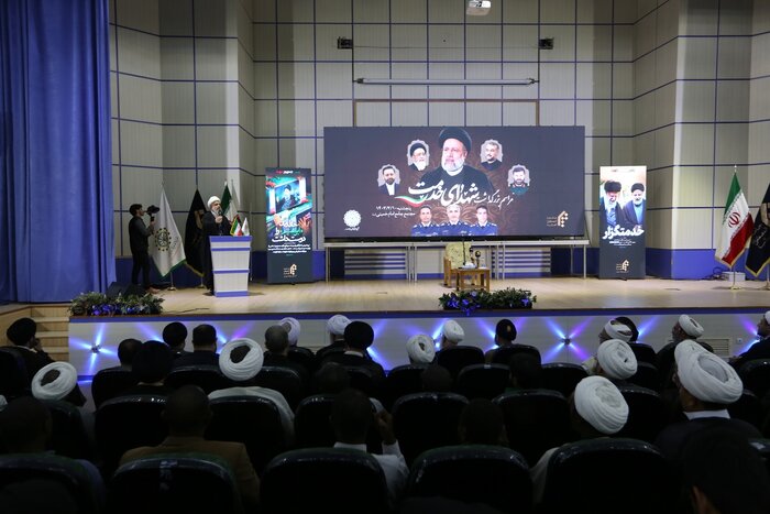 بزرگداشت رئیس‌جمهور شهید توسط طلاب و دانشجویان خارجی در قم برگزار شد