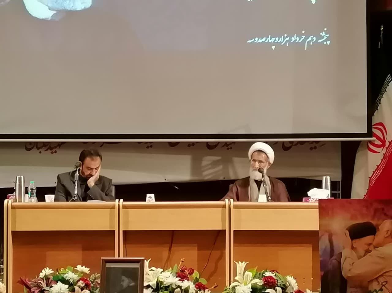 امام جمعه شهرکرد: راه آیت‌الله رئیسی و شهدای خدمت را مدیران ادامه دهند