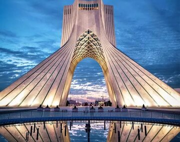 阿扎迪塔(Azadi Tower)是德黑兰的著名建筑之一