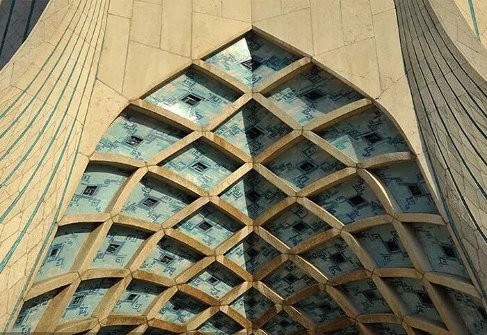 阿扎迪塔(Azadi Tower)是德黑兰的著名建筑之一