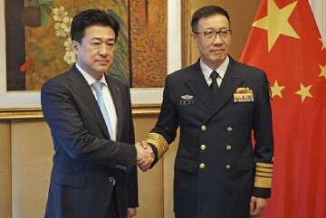 وزیران دفاع چین و ژاپن در میانه تنش‌های منطقه‌ای با یکدیگر دیدار کردند