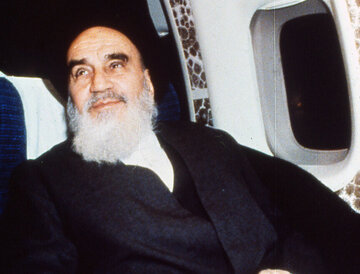 امام خمینی؛ پرتوی از تاریخ، نوری برای آینده