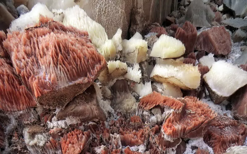 غار نمکی گرمسار، جاذبهای نفس گیر برای عاشقان طبیعت