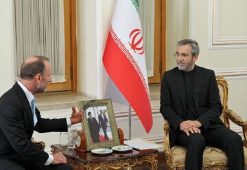 New ambassadors of Australia, Hungary in Iran present copies of their credentials to Bagheri Kani