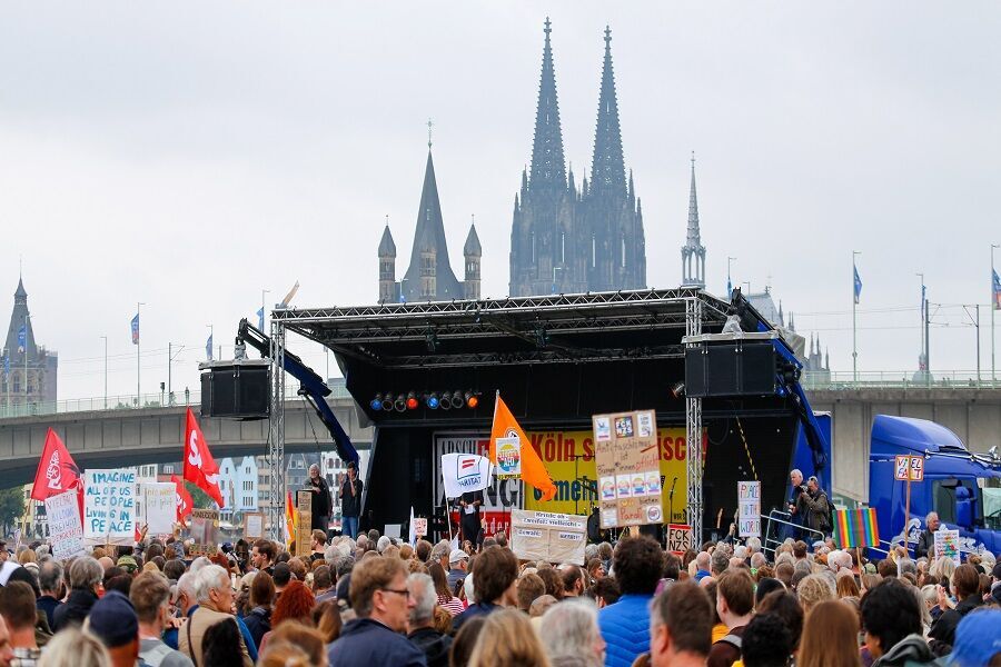 Tausende Menschen  in Deutschland demonstrierten gegen Rassismus