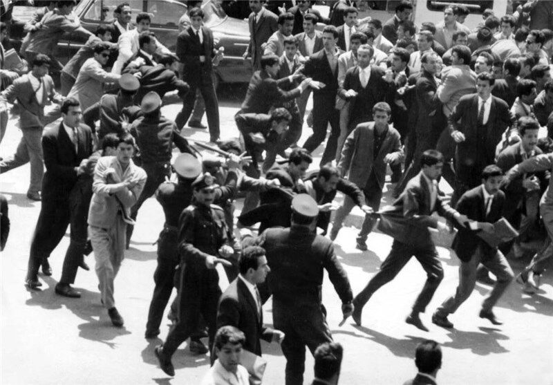 قیام خونین ۱۵ خرداد، سرآغازی بر تاریخ انقلاب  قیام خونین ۱۵ خرداد، سرآغازی بر تاریخ انقلاب