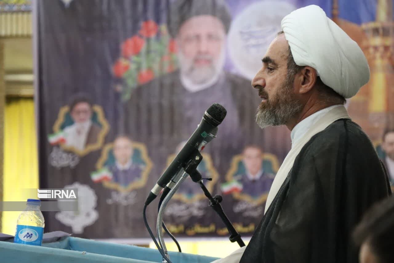 امام جمعه ایلام: انقلاب اسلامی سبک نوین حکمرانی دینی برای تحقق عدالت در جهان است