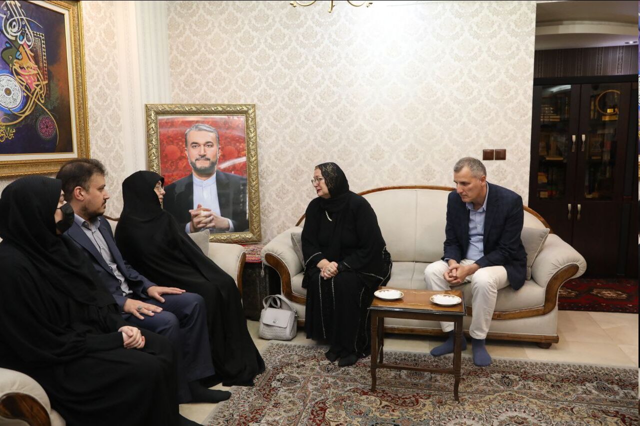 حضور وزیر خارجه سابق بوسنی در منزل شهید امیرعبداللهیان