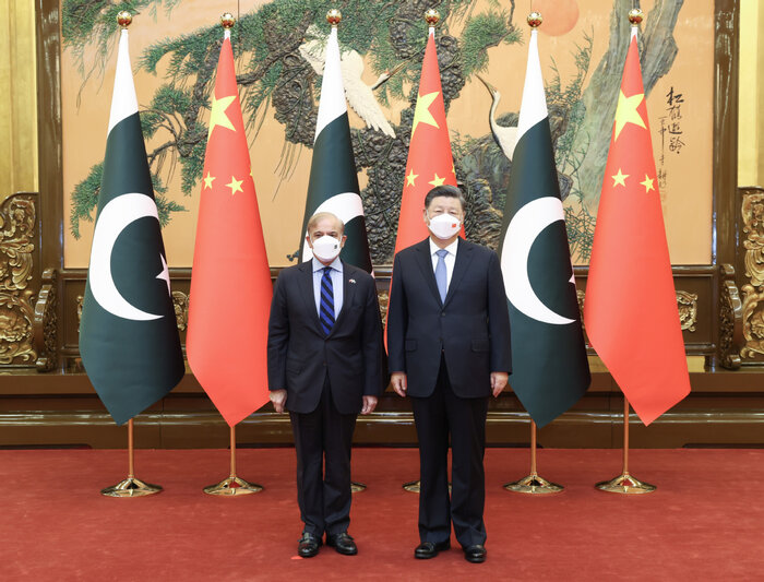 سفر شریف به پکن؛ فرصت‌ها و چالش‌های همکاری پاکستان با چین