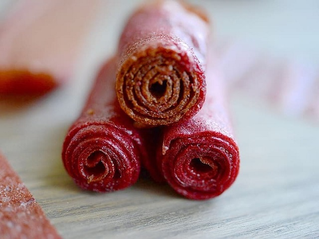 ۴ روش تهیه لواشک گوجه سبز خوشمزه با آفتاب، فر و پنکه