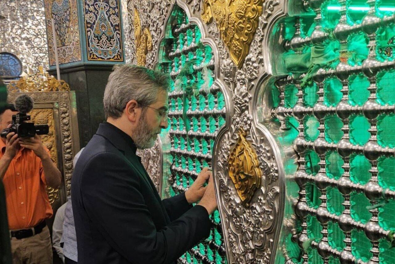 Iran’s acting FM visits holy shrines in Syria