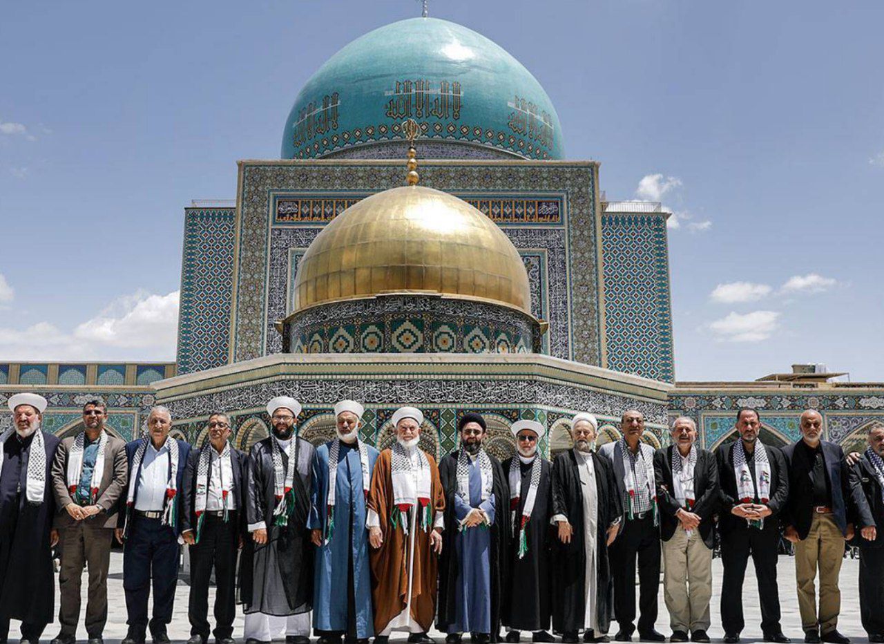 جمعی از فلسطینی‌ها به حرم امام رضا(ع) مشرف شدند