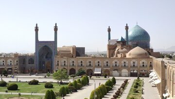 گنبد مسجد تاریخی امام اصفهان پس از ۱۴ سال از حصار داربست‌ها خارج شد