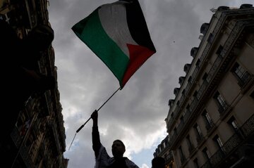 درخواست جمعی از فعالان فرهنگی فرانسه از مکرون: کشور مستقل فلسطین را به رسمیت بشناسید