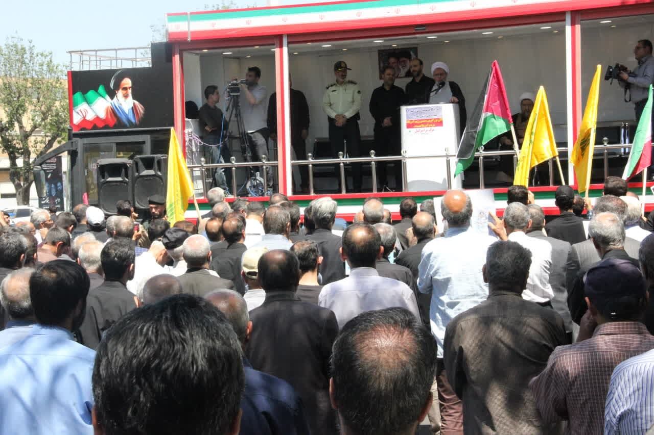 نمازگزاران تبریز از جنایات رژیم صهیونیستی اعلام انزجار کردند نمازگزاران تبریز از جنایات رژیم صهیونیستی اعلام انزجار کردند