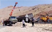 فیلم/ واژگونی تریلی حامل آجر در گردنه دالکی- کنارتخته در محدوده استان بوشهر