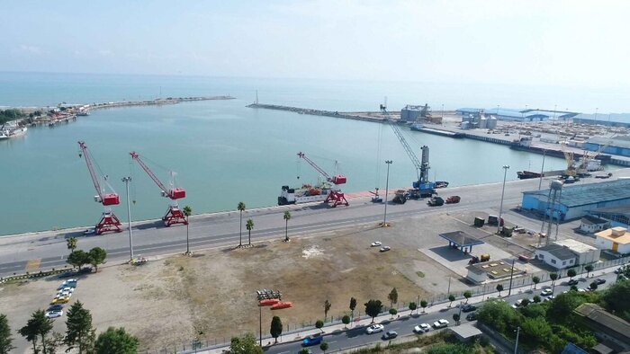 بندر چشم انتظارِ راه