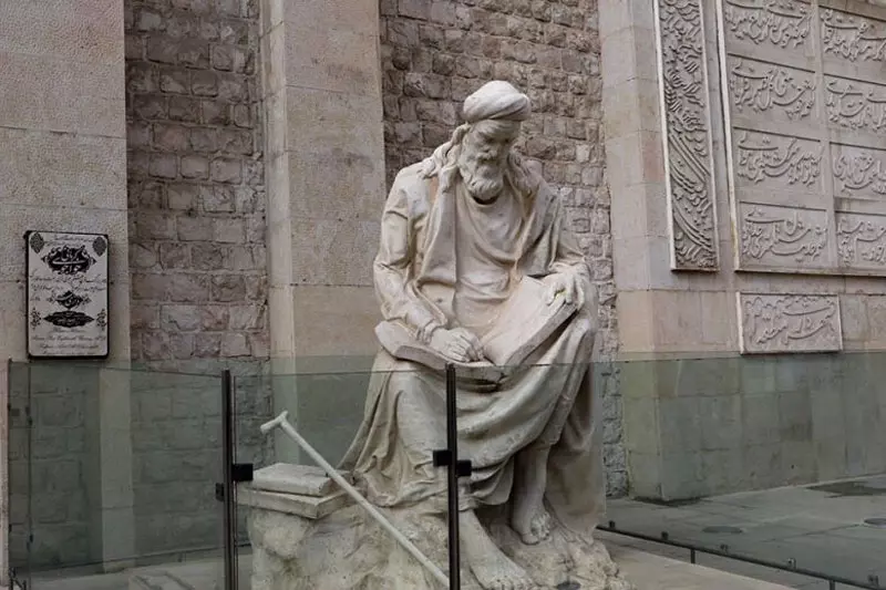 آرامگاه خواجوی کرمانی؛ شاعر میهمان شیراز