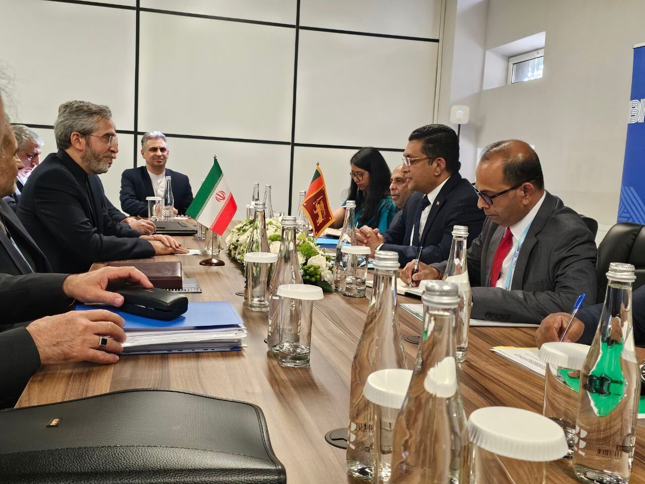 باقري يلتقي وزير خارجية سريلانكا على هامش قمة البريكس