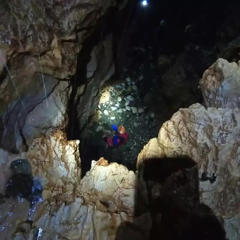 آویشو، طولانی ترین غار آبی گیلان