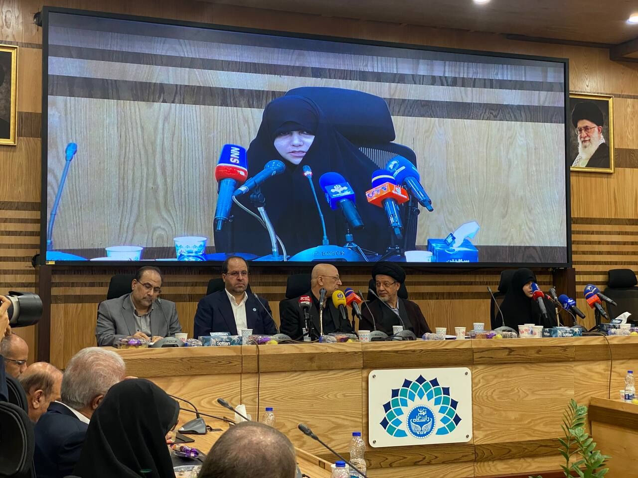 اندیشه‌های محوری نامه‌های رهبر انقلاب، چراغ راه ماست