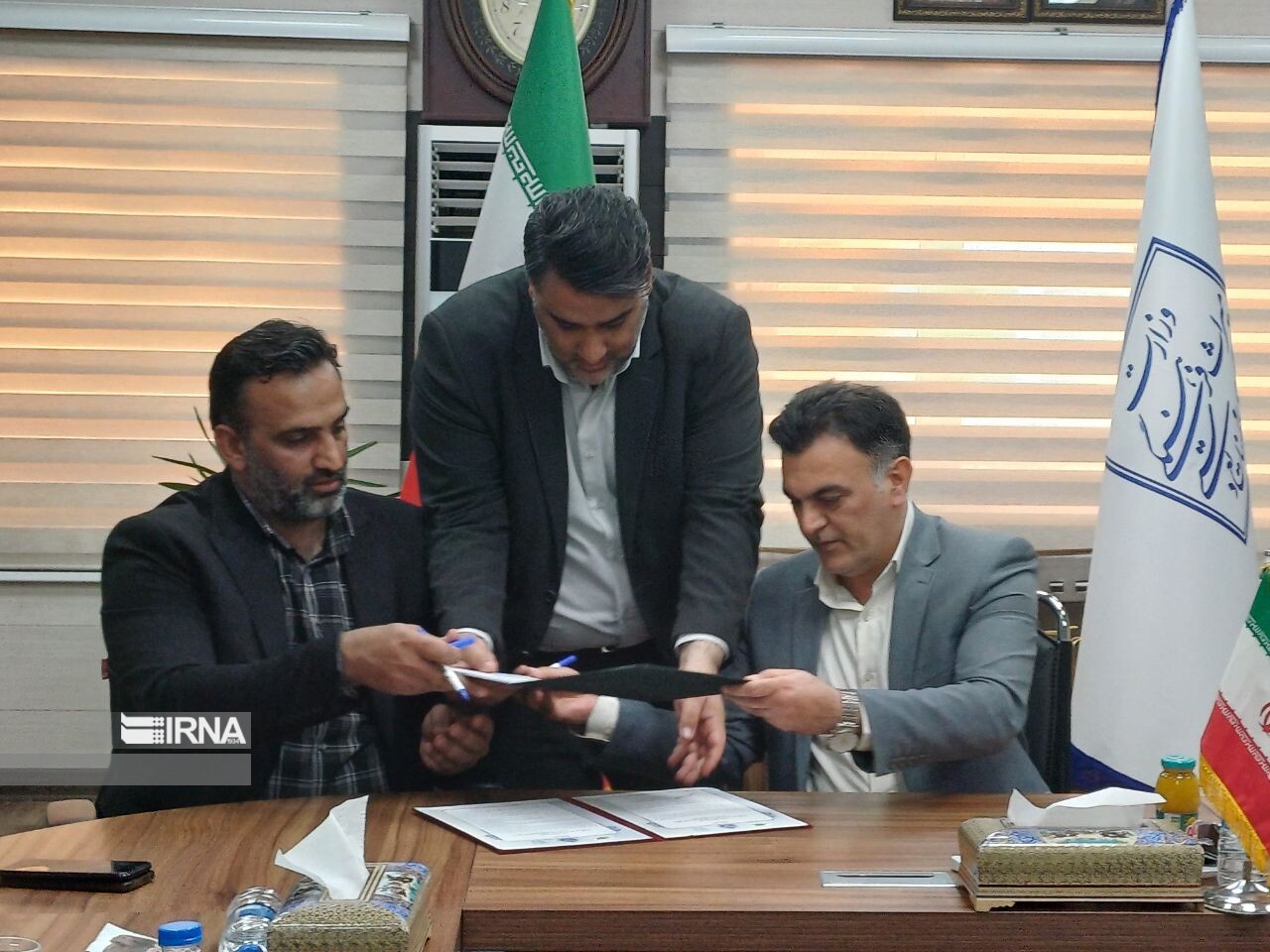 تفاهمنامه همکاری مشترک بین میراث فرهنگی و خانه مطبوعات خوزستان امضا شد تفاهمنامه همکاری مشترک بین میراث فرهنگی و خانه مطبوعات خوزستان امضا شد