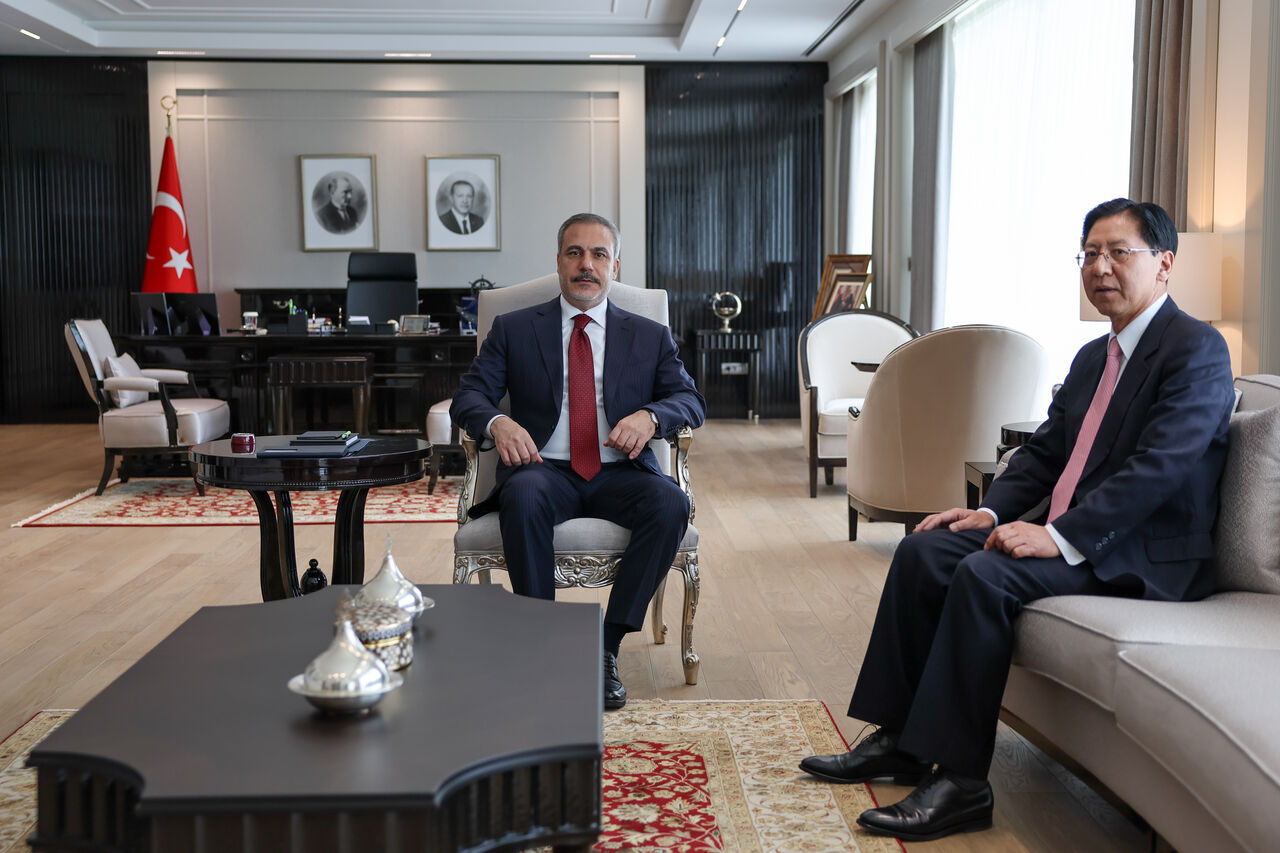 Dışişleri Bakanı Fidan Çin’in Türkiye Büyükelçisini Kabul Etti