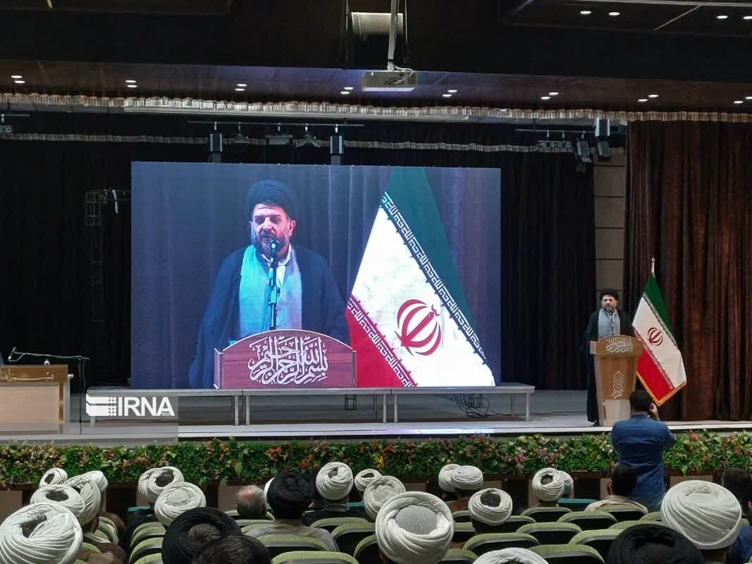 دولت چهاردهم برای رسیدن به اهداف نظام اسلامی راه امامین انقلاب را دنبال کند