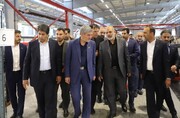 وزیر کشور از یک شرکت خودروسازی در شیراز بازدید کرد