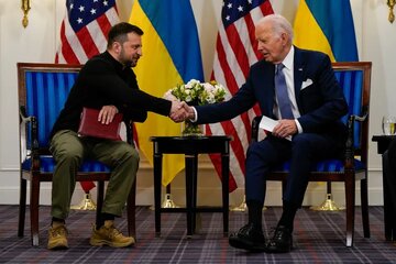 آمریکا و ژاپن توافقنامه امنیتی ۱۰ ساله با اوکراین امضا کردند
