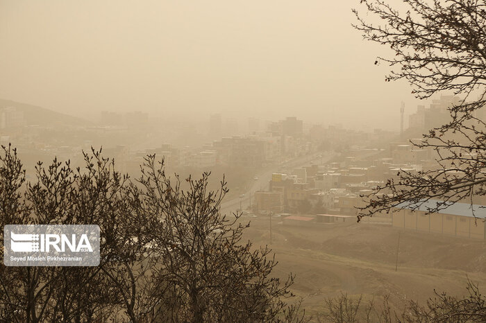 کولاک و برف در اصفهان خسارات به بار آورد