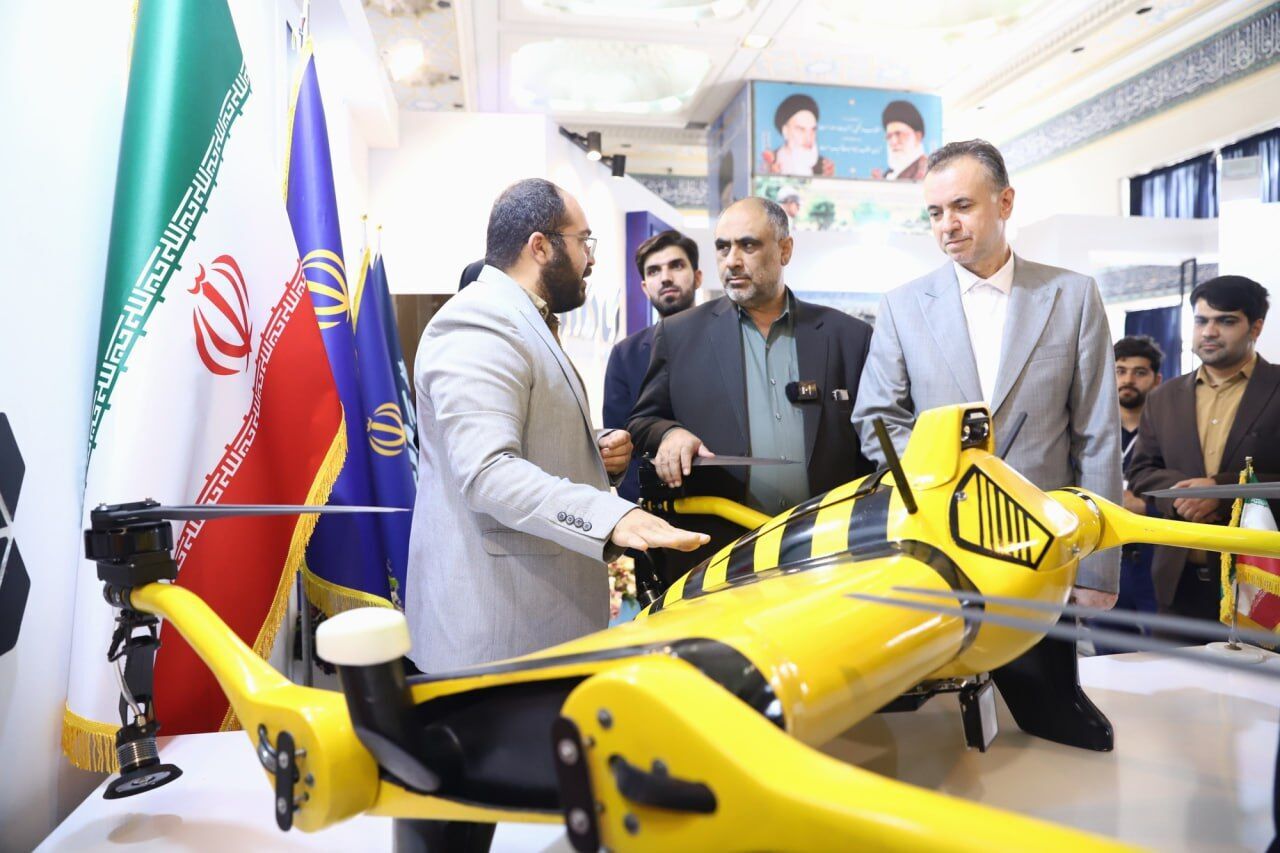 Captain Bee Irans Landwirtschaftsminister stellt Sprühdrohne „Captain Bee“ vor ...