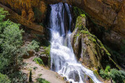 نجات معجزه آسای کودک یزدی بعد سقوط از آبشار آب سفید الیگودرز 