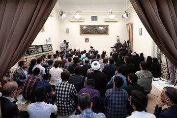 Un groupe d'élites scientifiques et de médaillés iraniens a rencontré, aujourd'hui à midi, l'Ayatollah Khamenei, Guide suprême de la Révolution islamique.