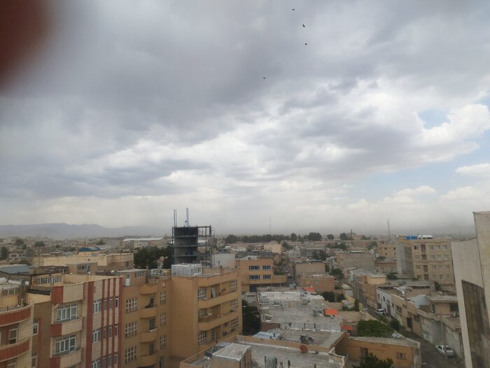 گرد و خاک همچنان میهمان پایتختنشینان است