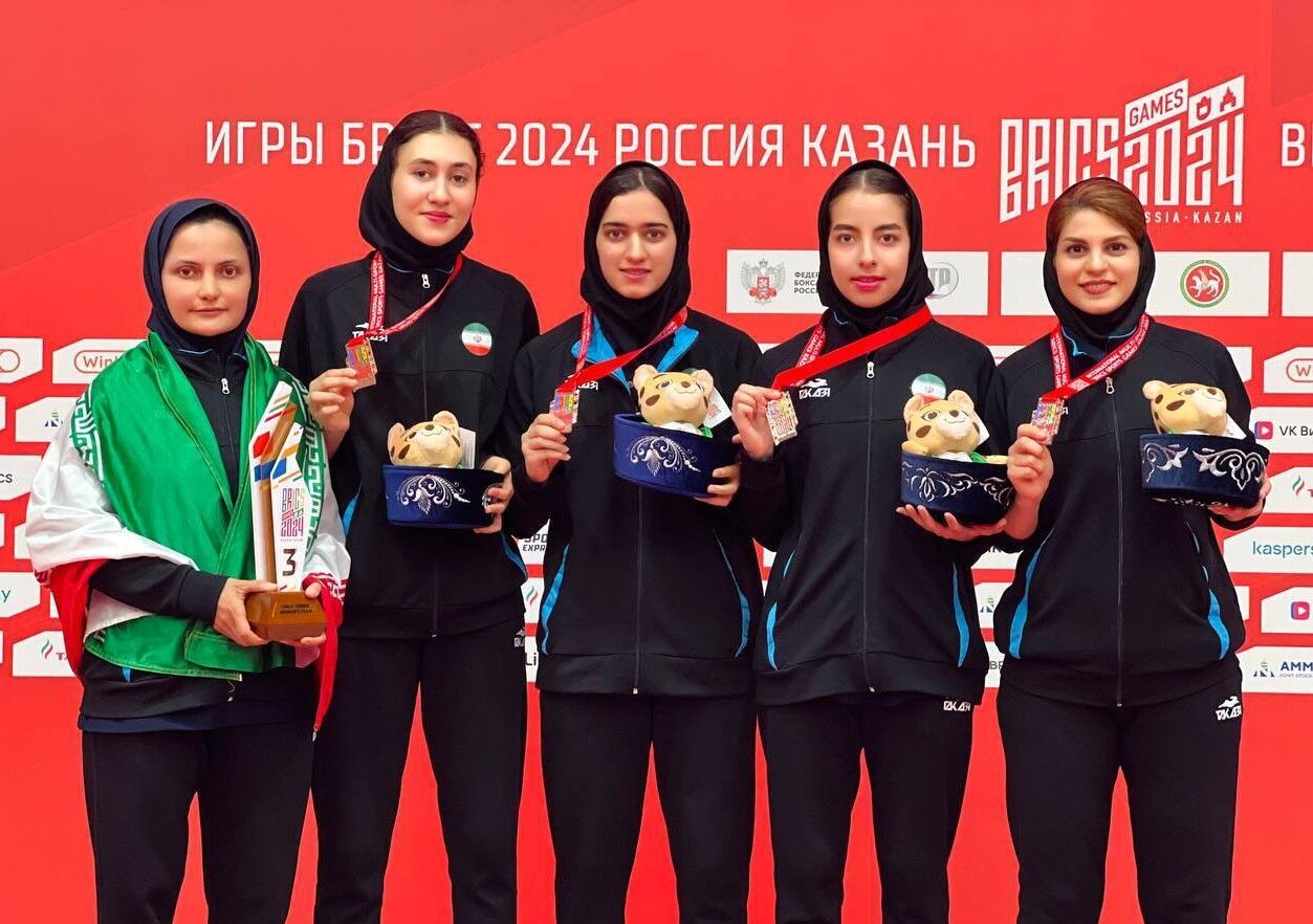 فريقا تنس الطاولة الإيراني للسيدات وللرجال يفوزان بالميدالية البرونزية بدورة ألعاب البريكس الروسية فريقا تنس الطاولة الإيراني للسيدات وللرجال يفوزان بالميدالية البرونزية بدورة ألعاب البريكس الروسية