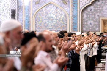 Oración de Eid al-Adha en el Santuario Sagrado del Imam Reza (P)