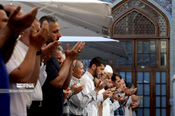 Oración de Eid al-Adha en el Santuario Sagrado del Imam Reza (P)