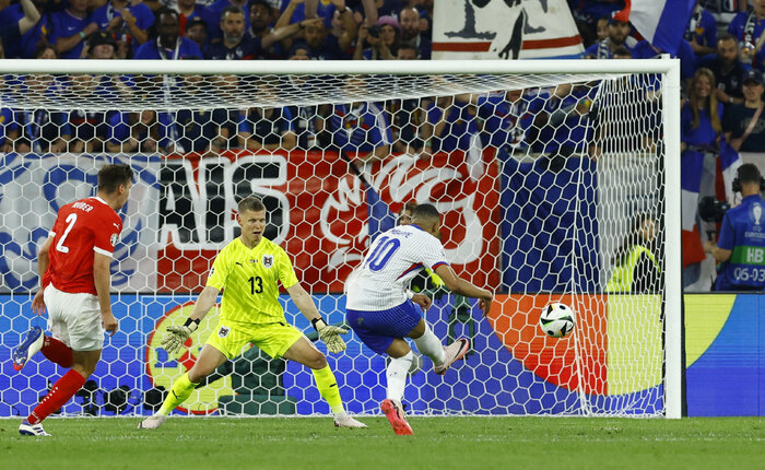 جنون در قاره سبز؛ بُکش تا زنده بمانی