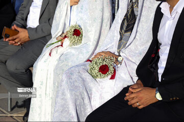 Celebración de matrimonio de 110 parejas jóvenes
