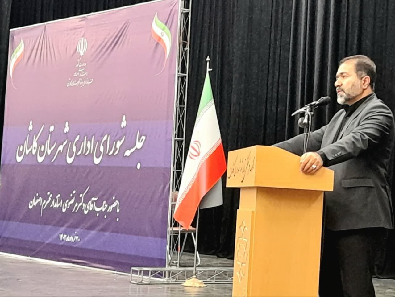 استاندار اصفهان: نخبگان ضرورت حضور در انتخابات را برای مردم تشریح کنند